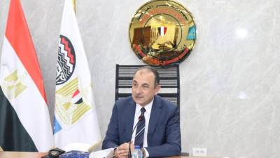 وزير قطاع الأعمال العام يستعرض مستجدات تنفيذ المشروع القومي لتطوير صناعة الغزل والنسيج