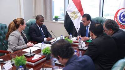 نائب رئيس مجلس الوزراء وزير الصحة يبحث تعزيز التعاون الصحي وتبادل الخبرات مع سفير كوت ديفوار