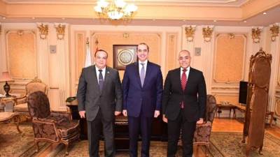 وزير الشئون النيابية يستقبل رئيس الهيئة الوطنية للانتخابات ومدير جهازها التنفيذي