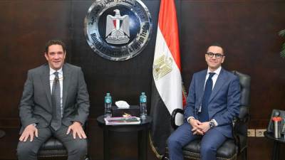 وزير الاستثمار يتلقى المدير التنفيذي لشركة أفكو الإماراتية لإنتاج زيت الطعام والصابون