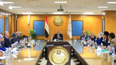 وزير التعليم يعقد اجتماعًا مع مديري ووكلاء المديريات التعليمية بمختلف المحافظات