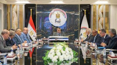 "وزير الدولة للإنتاج الحربى" يلتقى ممثلى شركة "ZED العمانية" لبحث التعاون