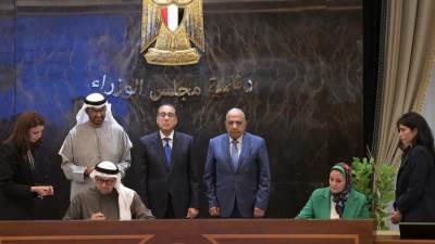 رئيس الوزراء يشهد توقيع اتفاقيتين لانتاج الكهرباء من الطاقة الشمسية بقدرة 1200 ميجاوات وإضافة إنظمة تخزين بقدرة اجمالية 720 ميجاوات