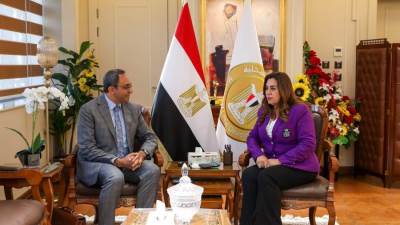 وزيرة التنمية المحلية تتابع مع محافظ قنا الموقف التنفيذي لملف التصالح وتنفيذ الموجة الـ24 لإزالة التعديات