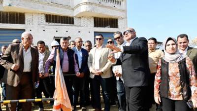 وزير الإسكان ومحافظ دمياط يتفقدان مشروعات توصيل خدمات الصرف الصحى للمناطق الريفية بالمحافظة