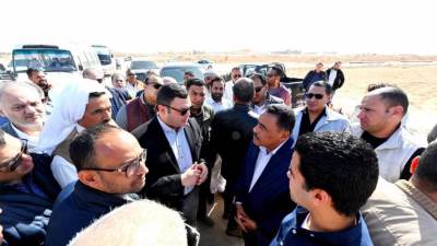 وزير الإسكان ومحافظ مطروح يتفقدان موقف تنفيذ أعمال الطرق والمرافق للأراضى البديلة بمنطقة "شمس الحكمة"