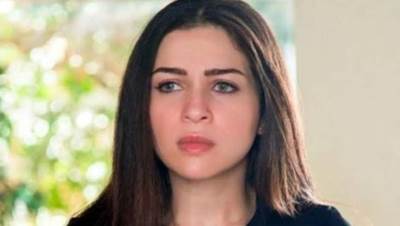 تامر حسنى أول الحاضرين في جنازة والدة مى عز الدين