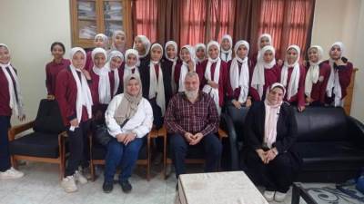 جهاز العاشر من رمضان يستقبل طلاب مدرستين للتعرف على المشروعات الحيوية بالمدينة