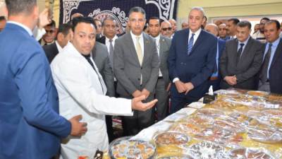 وزير التموين ومحافظ الغربية يتفقدان مخبز شركة مطاحن وسط وغرب الدلتا بطنطا ويشيدان بمعرض منتجاتها