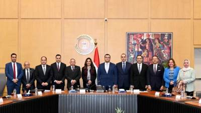 وزراء الإسكان والتنمية والشئون النيابية ومحافظ بورسعيد يبحثون مقترحات تنفيذ مشروعات سكنية لأهالي المحافظة