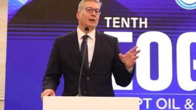 وير البترول يلقى كلمه عن الصحة المهنيه فى مؤتمر ايجبت العاشر