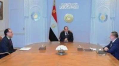 الرئيس السيسى يجتمع برئيس الوزراء ومحافظ البنك المركزى لاستعراض مؤشرات الاقتصاد