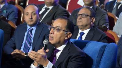 مدبولى يدعو رجال الصناعة إلى تعميق الصناعة في مصر.. مؤكداً: "ذلك شاغل الحكومة الأول"