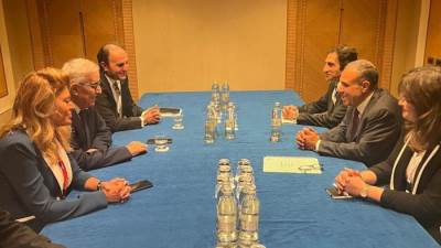 وزير الخارجية والهجرة يلتقي مع نظيره اللبناني