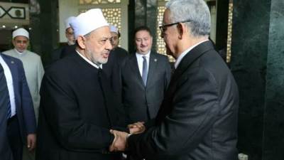 شيخ الأزهر يحذر من طغيان الجوانب المادية الهادفة لتحويل التعليم إلى سلعة استثمارية وتجارية