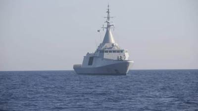 القوات البحرية تشارك في إنقاذ عدد من الأفراد بنطاق البحر الأحمر