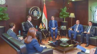 وزير الاستثمار والتجارة الخارجية يبحث مع السفير الإسباني بالقاهرة سبل تعزيز العلاقات الاقتصادية بين البلدين
