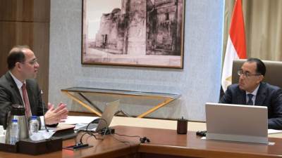 رئيس الوزراء يتابع مع وزير المالية عددا من ملفات عمل الوزارة