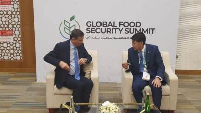 وزير الزراعة يلتقى مع مدير المنظمة الإسلامية للأمن الغذائي وبحث التعاون