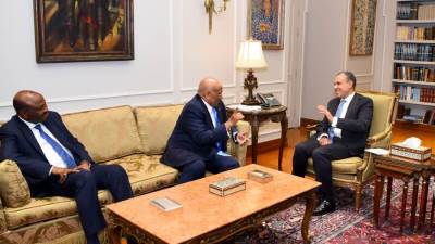 وزير الخارجية  يلتقي مع رئيس البرلمان الجيبوتي لتعزيز التعاون المشترك