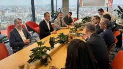 وزير الاتصالات يجتمع مع مسئولى شركات ومؤسسات صربية لبحث فرص الاستثمار