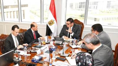 وزير الإسكان يتابع موقف مشروعات تطوير أرض مطار إمبابة.. ويوجه بتعظيم الاستفادة من الأراضى الاستثمارية