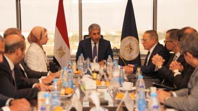 وزير السياحة والآثار يلتقي مع رئيس مجلس إدارة الاتحاد المصري للغرف السياحية ومجموعة من أعضاء المجلس  ورؤساء الغرف السياحية وجمعيات المستثمرين والخبراء السياحيين