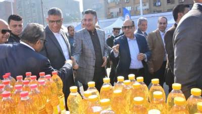 وزير التموين والتجارة الداخلية يفتتح “سوق اليوم الواحد” في إمبابة