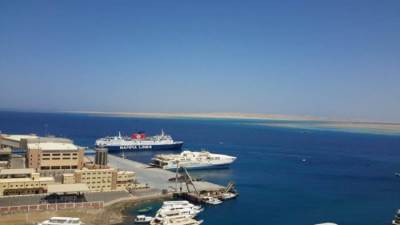 إغلاق ميناء الغردقة البحري لسوء الأحوال الجوية وارتفاع الأمواج