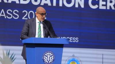 وزيري التعليم والبترول ومحافظ بورسعيد يشهدون تخريج الدفعة الأولى من مدرسة "ظُهر للتكنولوجيا التطبيقية"