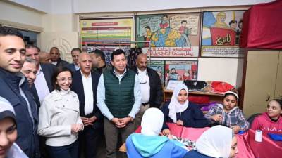 وزير الشباب والرياضة ومحافظ البحيرة يقومان بجولة تفقدية بمركز شباب الحجناية في دمنهور