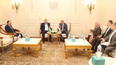 محمود عصمت يلتقي برئيس سلطة الطاقة والموارد الطبيعية الفلسطيني لبحث سبل تقديم الدعم المختلفة