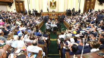 مجلس النواب ينفي مناقشته لأية مشروعات قوانين لتحصيل رسوم من المصريين بالخارج أو المسافرين أو العائدين