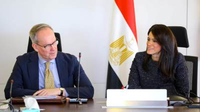 وزيرة التخطيط تلتقي ممثلي السفارة وهيئة التعاون الإنمائي السويدية (SIDA) لمناقشة تعزيز العلاقات الاقتصادية والاستثمارية بين البلدين