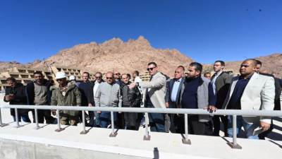 وزير الإسكان يواصل جولته بمشروع تطوير موقع التجلى الأعظم.. ويتفقد الفندق الجبلى وساحة السلام