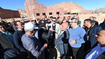 وزير الإسكان يتفقد سير العمل بالنزل البيئى الجديد والبلدة التراثية بمشروع تطوير موقع التجلى الأعظم بمدينة سانت كاترين