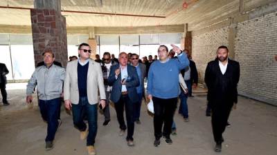 وزير الإسكان يتفقد المنتجع الجبلى ومركز الزوار بمشروع تطوير موقع التجلى الأعظم فوق أرض السلام