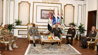 الفريق أول عبد المجيد صقر يلتقى وزير الدفاع الوطنى وشئون المحاربين القدامى لجمهورية مالى