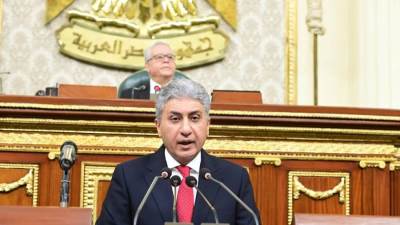 وزير السياحة يستعرض استراتيجيات الوزارة لتعزيز والنهوض بالقطاع