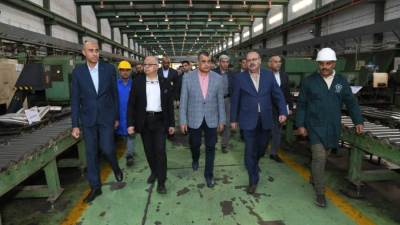 "وزير الدولة للإنتاج الحربي" يتفقد "حلوان للصناعات الهندسية" لمتابعة سير العملية الإنتاجية