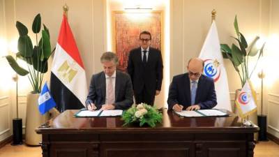 وزارة الصحة وبرنامج الأمم المتحدة الإنمائي يوقعان اتفاقية لتعزيز إدارة النفايات الطبية