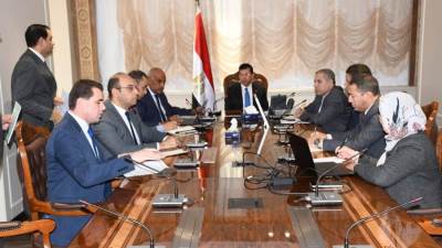 وزير الشباب والرياضة يبحث المراجعة الشاملة لمراكز الشباب من حيث التشغيل والتطوي