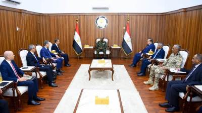 وزير الخارجية ينقل رسالة من فخامة رئيس الجمهورية إلى الفريق أول ركن عبد الفتاح البرهان رئيس مجلس السيادة الانتقالي السوداني