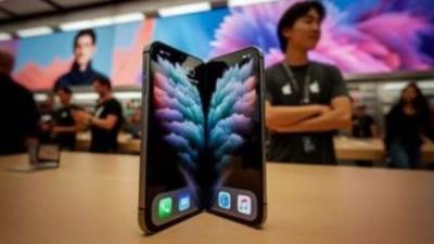 أبل تطرح أول هاتف آيفون قابل للطى فى عام 2026