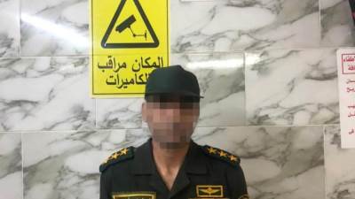 القبض على أحد الأشخاص ينتحل صفة ضابط طبيب بالقوات المسلحة