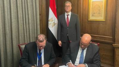 وزارة البترول توقع مع شركة أنجلوجولد أشانتي على مشروع مسودة اتفاقية البحث عن خام الذهب