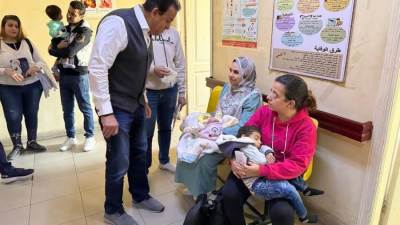 نائب رئيس مجلس الوزراء ووزير الصحة يتفقد مركز طب أسرة الشيراتون ويعفي المديرة ويحيل المقصرين للتحقيق