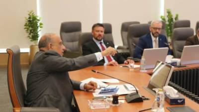 وزير الكهرباء والطاقة المتجددة  يجتمع ونائب رئيس شركة "اتوم ستروي اكسبورت "ومدير عام شركة " روسآتوم" لأنظمة التحكم الآلي