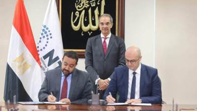 وزير الاتصالات يشهد مراسم توقيع شركات المحمول على آليات جزاءات الجودة التى أقرها الجهاز القومى لتنظيم الاتصالات