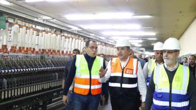 وزير قطاع الأعمال العام يتفقد مصانع شركة "مصر شبين الكوم للغزل والنسيج" بالمنوفية